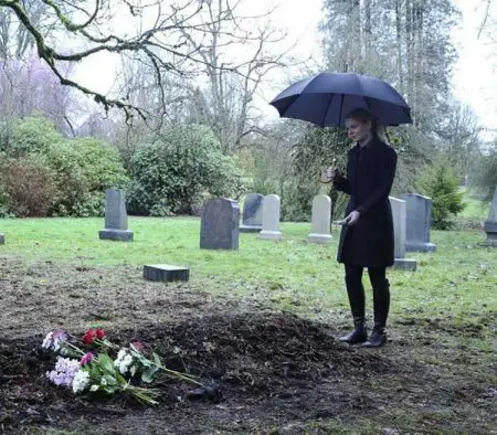 Once-Upon-a-Time-5x21-Last-Rites-Grave