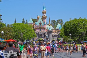 DisneylandMainStreetCastle