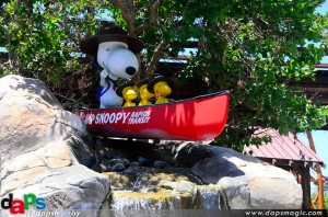 Camp Snoopy entrance