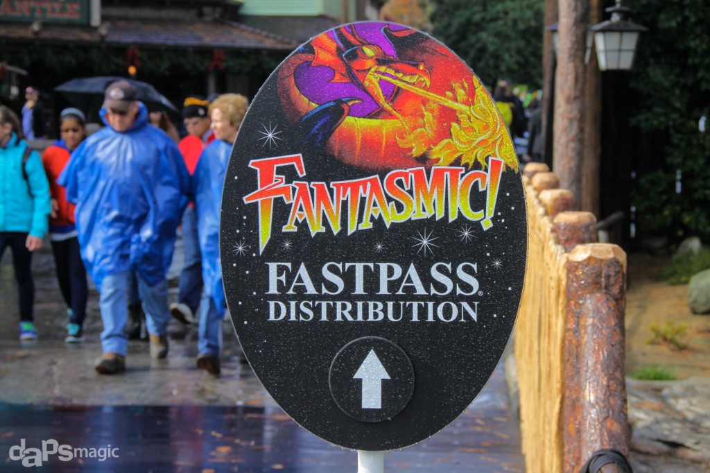 Sign for Fantasmic! Fastpass at Frontierland Entrance