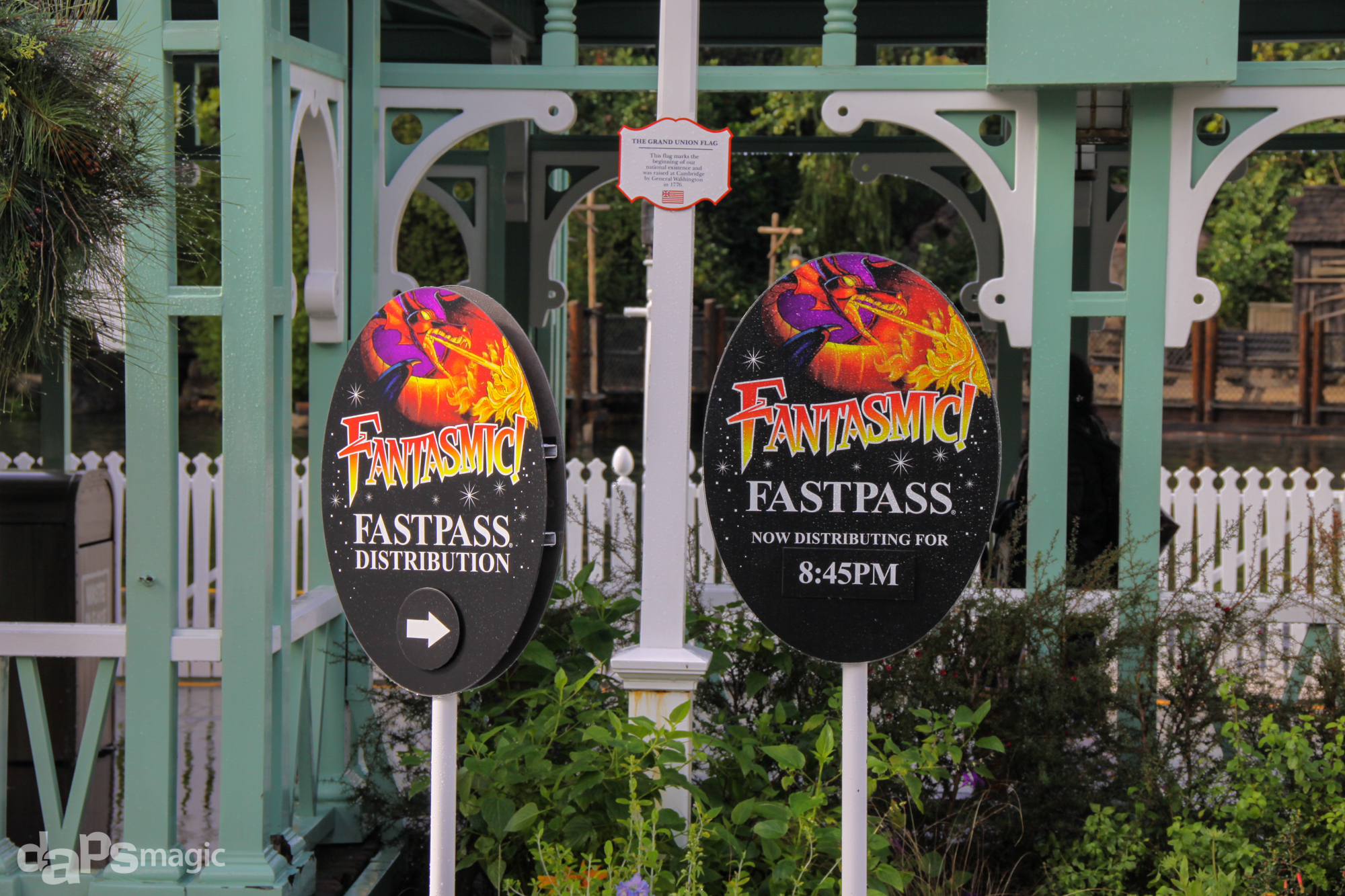 Fantasmic! Fastpass signs near the Mark Twain dock