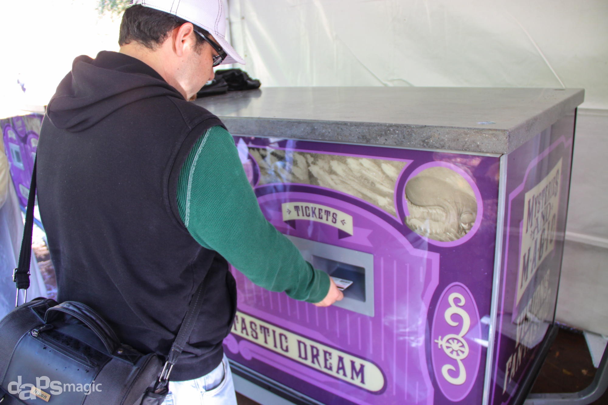 Fantasmic! Fastpass Distribution Machines Scanning Ticket