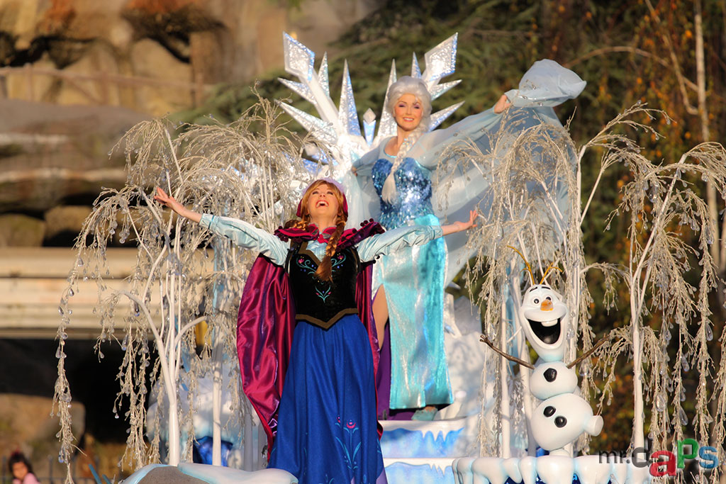 Frozen Pre-Parade at Disneyland - Anna and Elsa