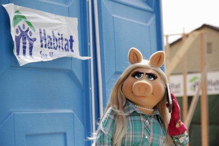 WalktheSwine_MissPiggy